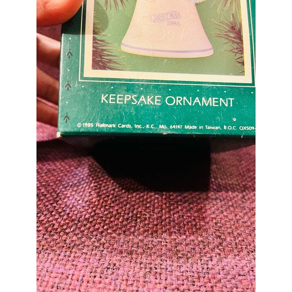 Hallmark Vintage Mother and Dad Ceramic Ornament, 1985 - Picture 8 of 10